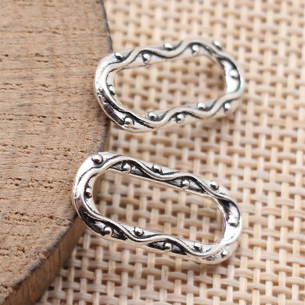 21x8.9mm 0.84g Antique Silver Zinc Alloy Wavy Texture Oval Ring Connector Charm for DIY Jewelry Making