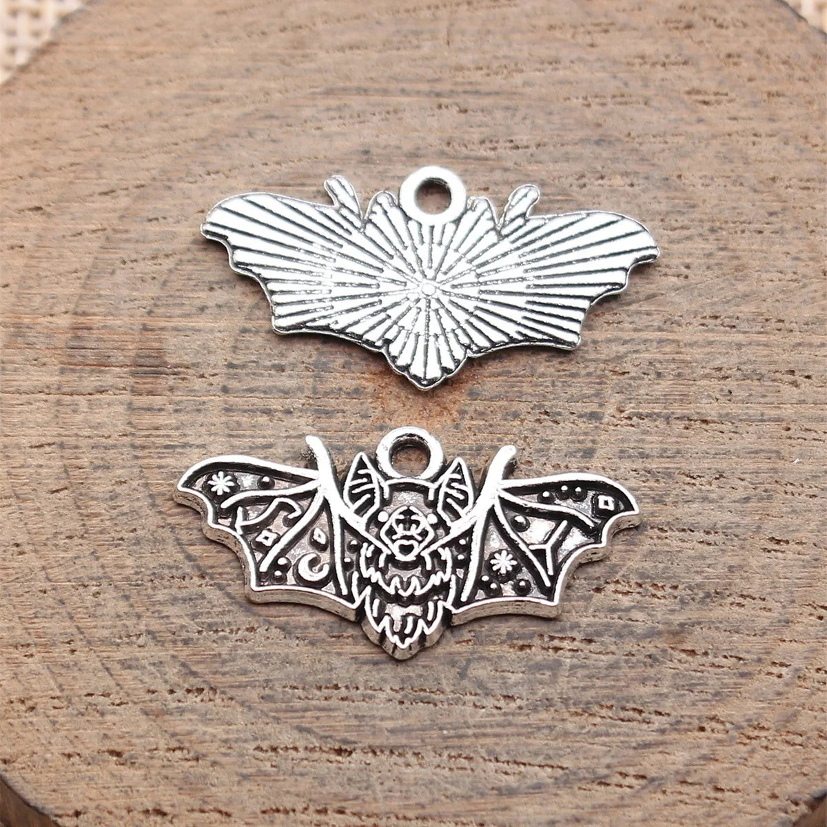 26x14mm 1.2g Antique Silver Zinc Alloy Bat Charm Pendant for DIY Necklace Bracelet Jewelry Making