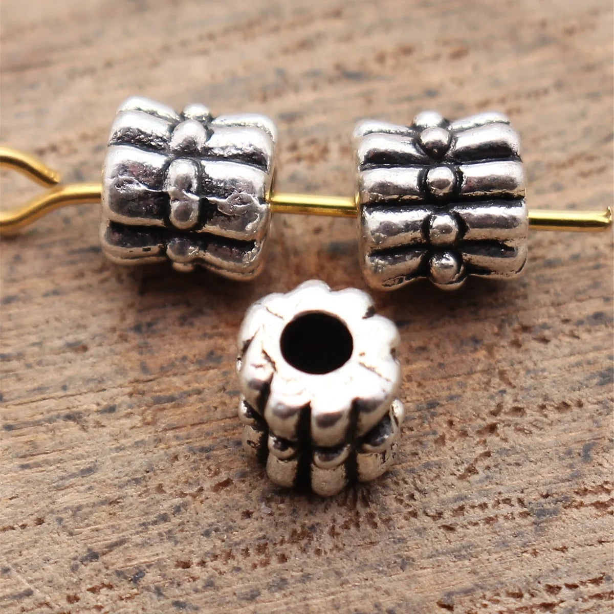 6x5.7x5.6mm 0.6g Antique Silver Zinc Alloy Embossed Floral Round Loose Metal Beads for DIY Bracelet