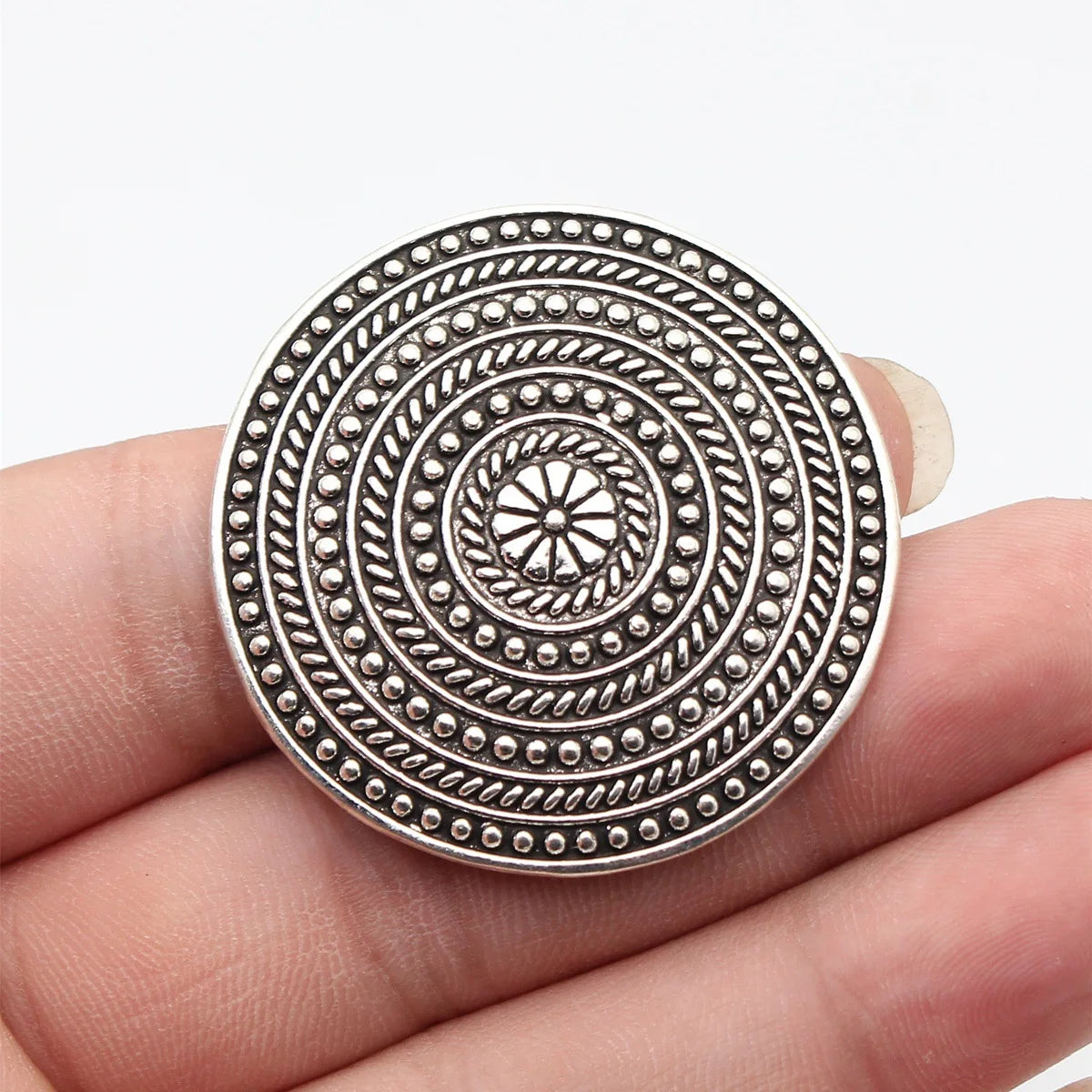 44x44mm 10.3g Antique Silver Zinc Alloy Engraved Round Disc Charm Pendant for DIY Necklace Making