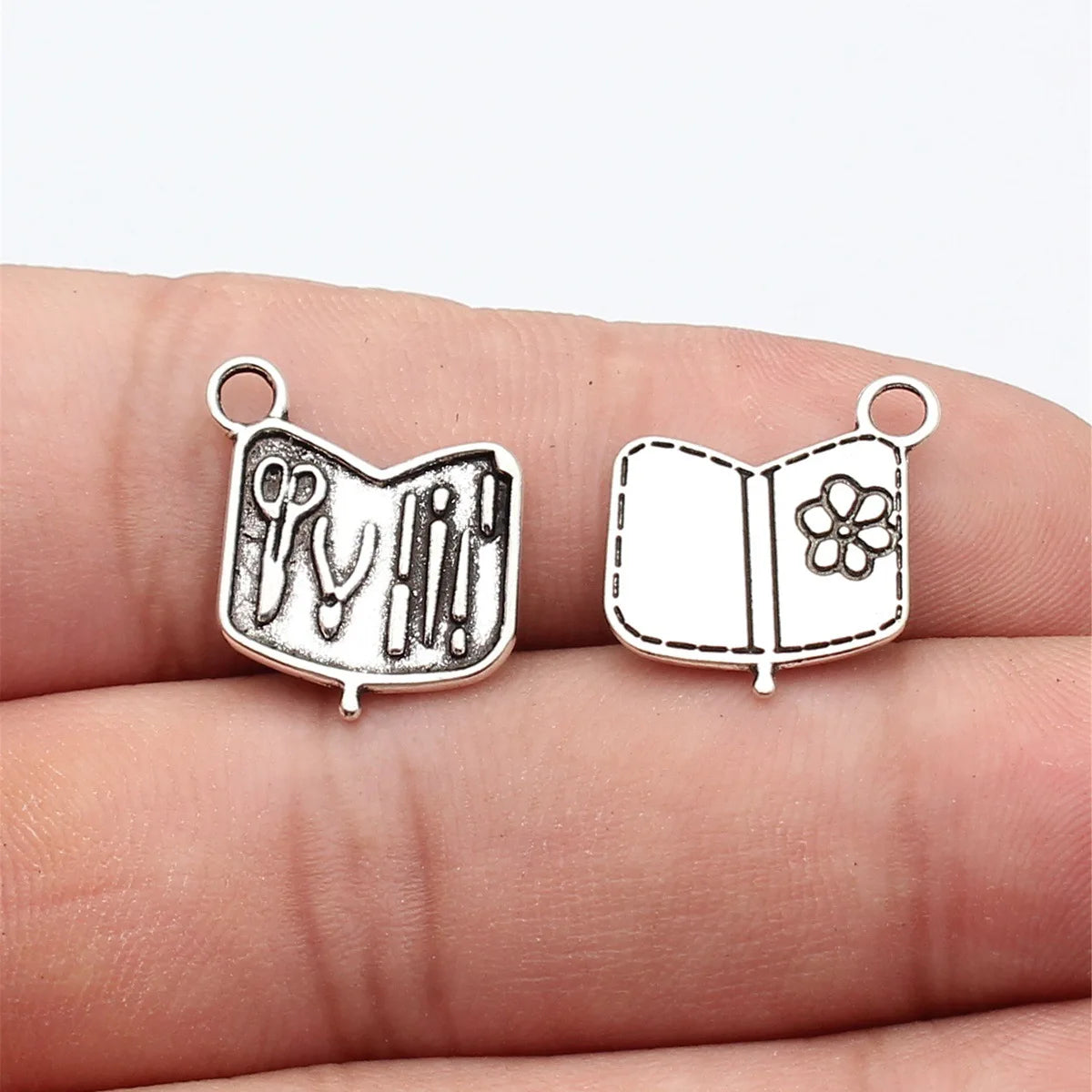 18x16mm 1g Antique Silver Zinc Alloy Manicure Tools Charm Pendant for DIY Bracelet Making