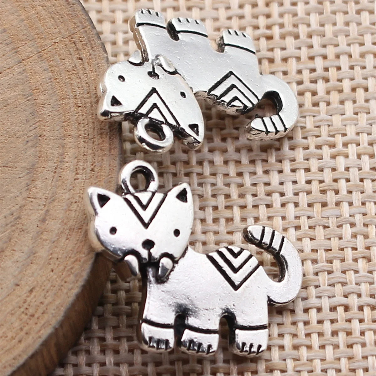 24x18mm 2.7g Antique Silver Zinc Alloy Fang Cat Charm Pendant for DIY Necklace Bracelet Making