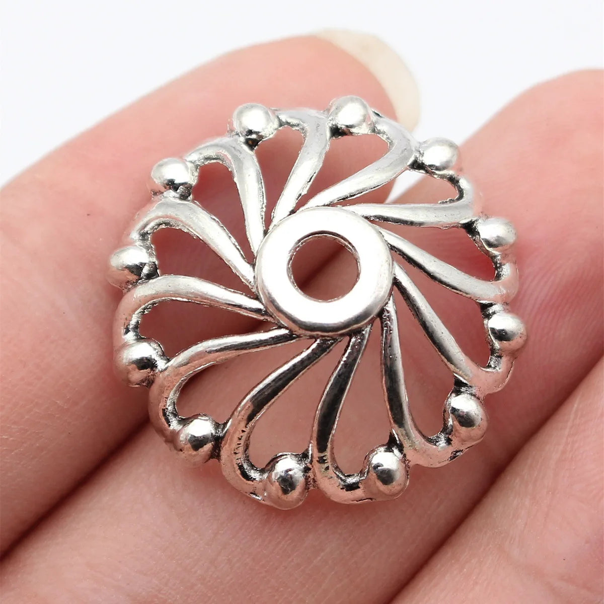 29x29x10mm 4.1g Antique Silver Zinc Alloy Hollow Flower Bead Cap Jewelry Findings for DIY Beadwork