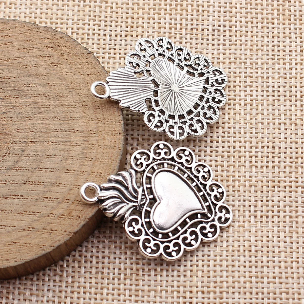 37x28mm 3.6g Multicolor Zinc Alloy Gothic Heart Charm Pendant for DIY Necklace Bracelet Making
