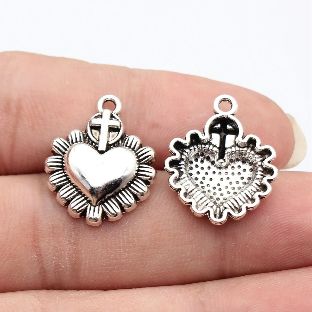 22x18mm 1.8g Antique Silver Zinc Alloy Gothic Cross Heart Charm Pendant for DIY Necklace Jewelry