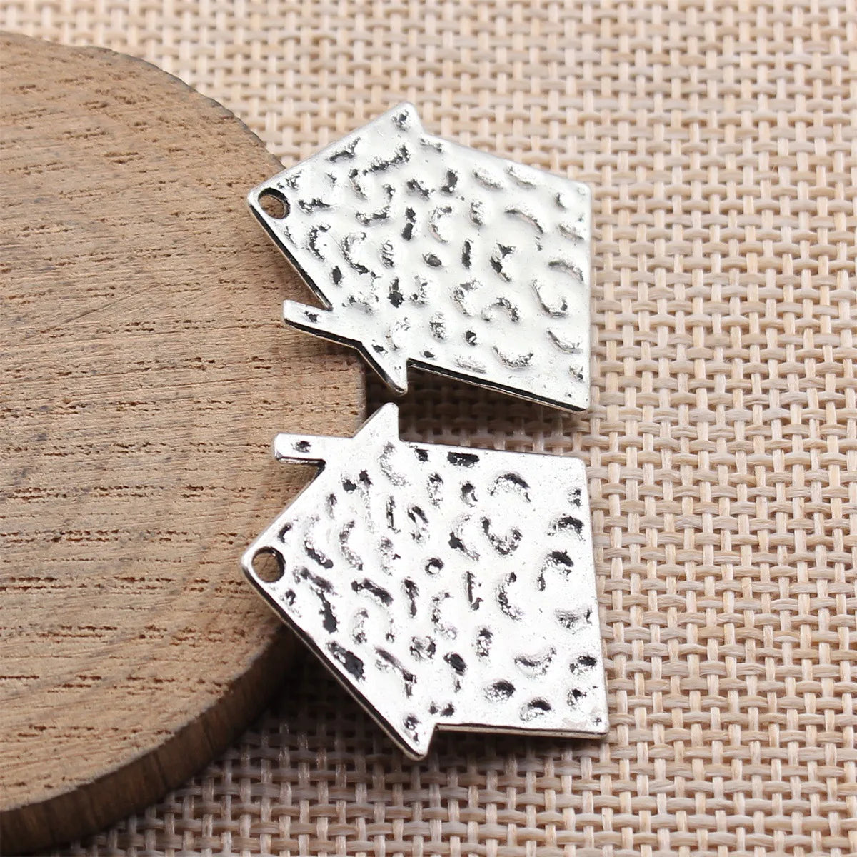 28x26mm 3.7g Antique Silver Zinc Alloy Hammered House Charm Pendant for DIY Necklace Bracelet Making