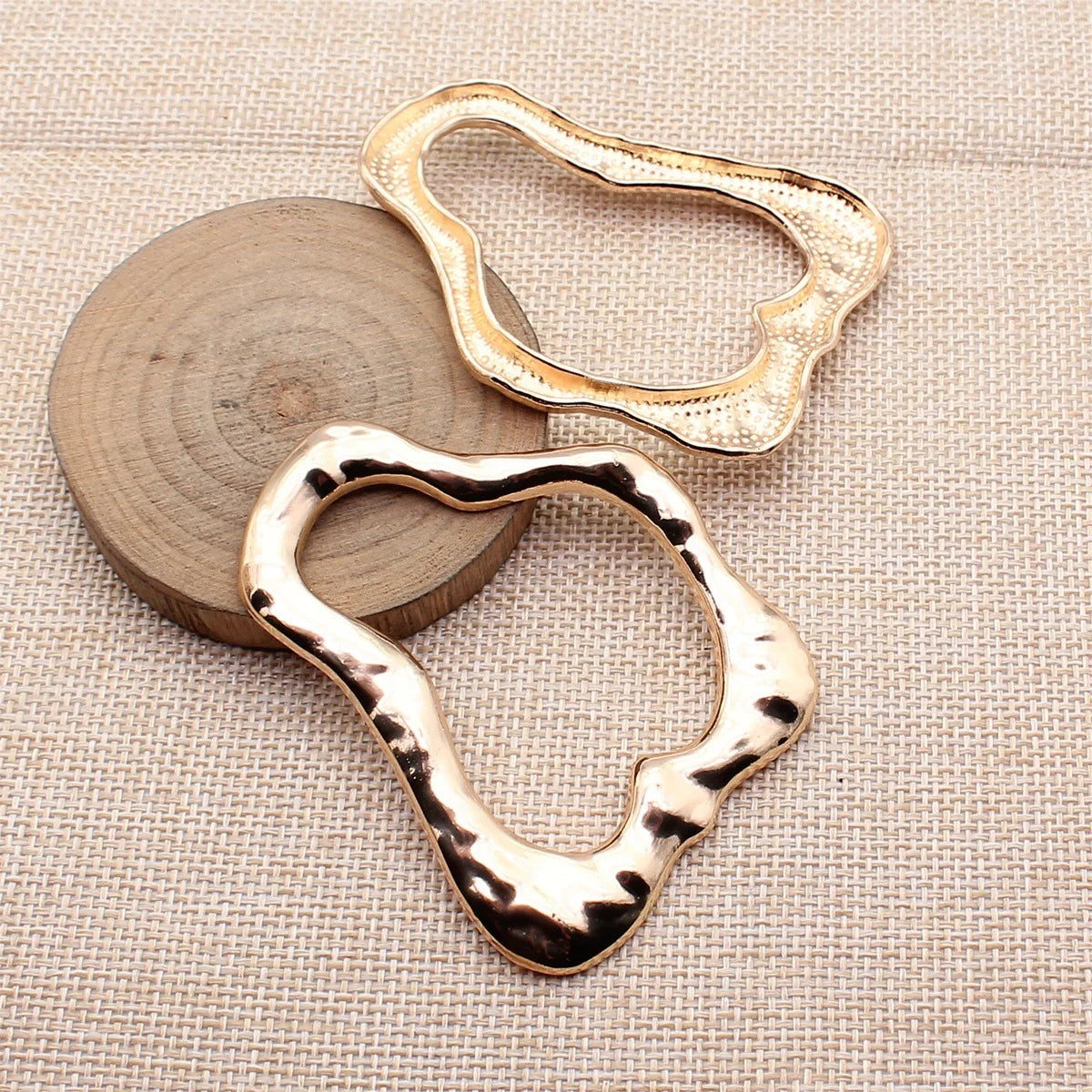 74x62mm 17.2g KC Gold Zinc Alloy Hollow Hammered Irregular Ring Charm Pendant for DIY Jewelry