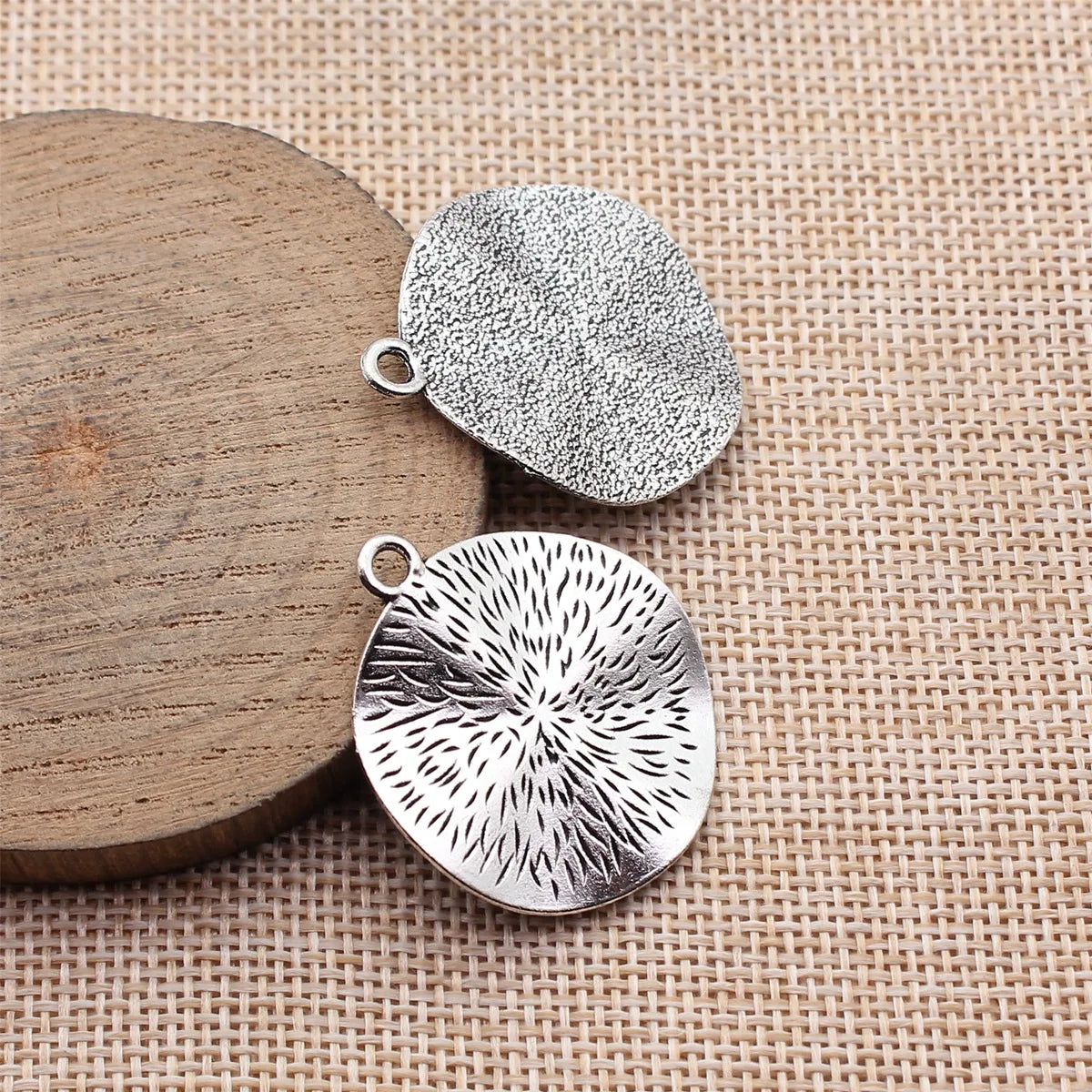 34x30mm 3.5g Multicolor Zinc Alloy Radial Texture Irregular Round Disc Charm Pendant for Jewelry