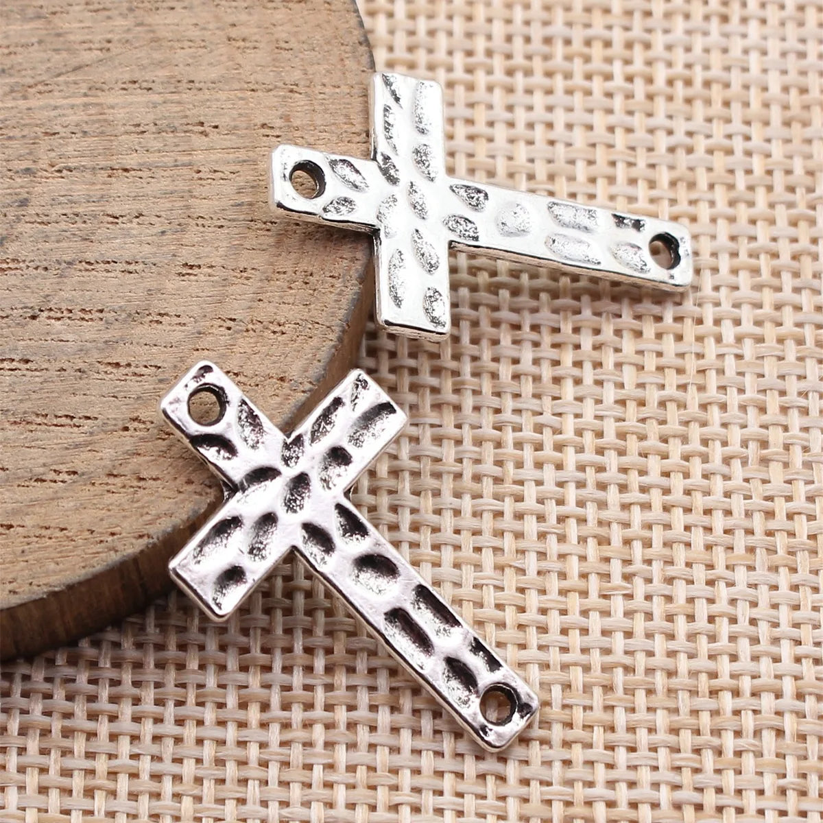 31x18mm 1.9g Antique Silver Zinc Alloy Hammered Cross Connector Charm for DIY Bracelet Necklace