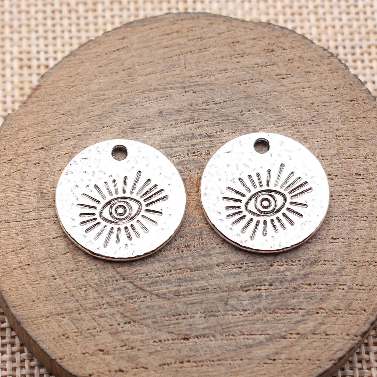 19x19mm 2.4g Antique Silver Zinc Alloy Hammered Round Eye Tag Charm Pendant for DIY Necklace Jewelry