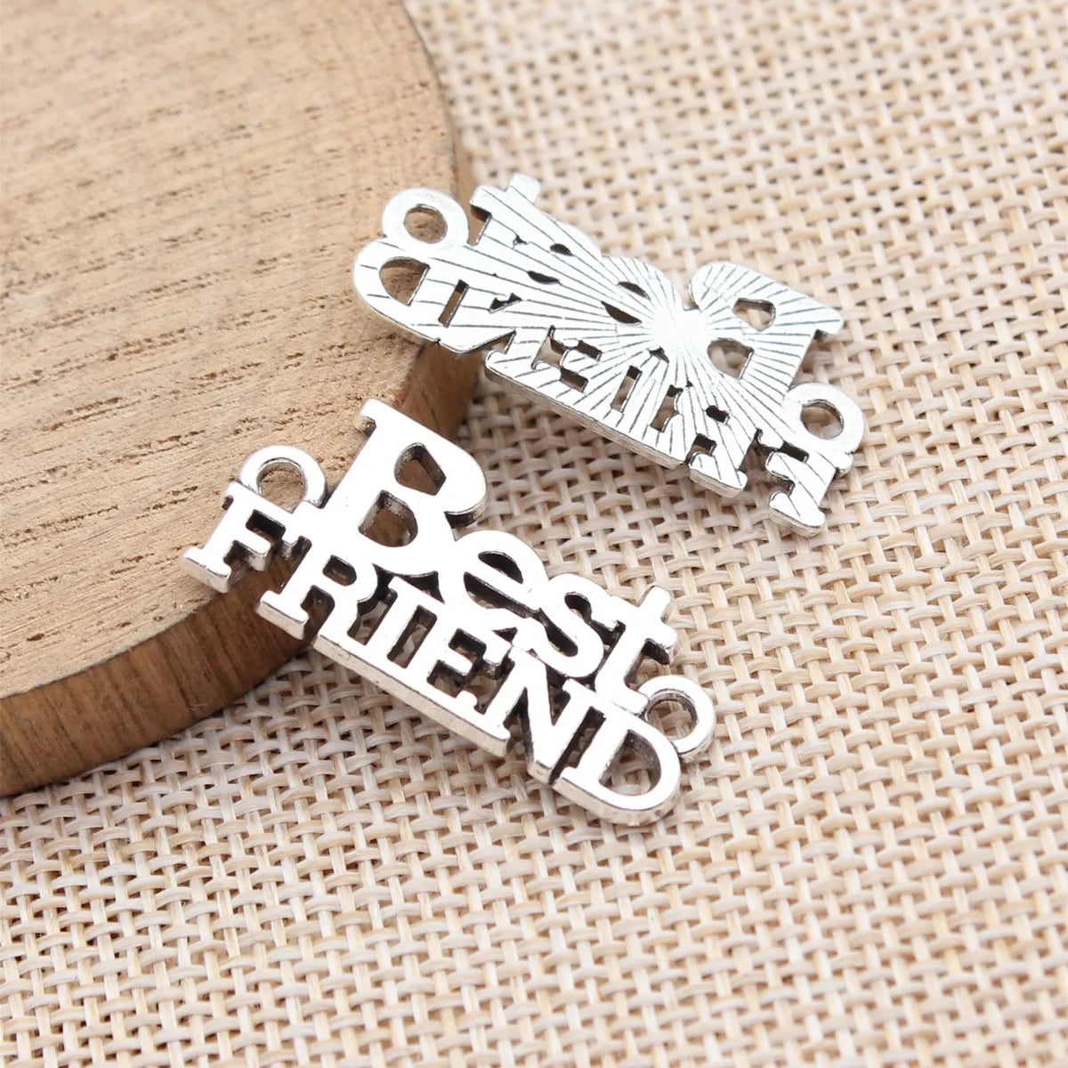 30x15mm 2.8g Antique Silver Zinc Alloy Best Friend Connector Charm for Friendship Bracelet Making
