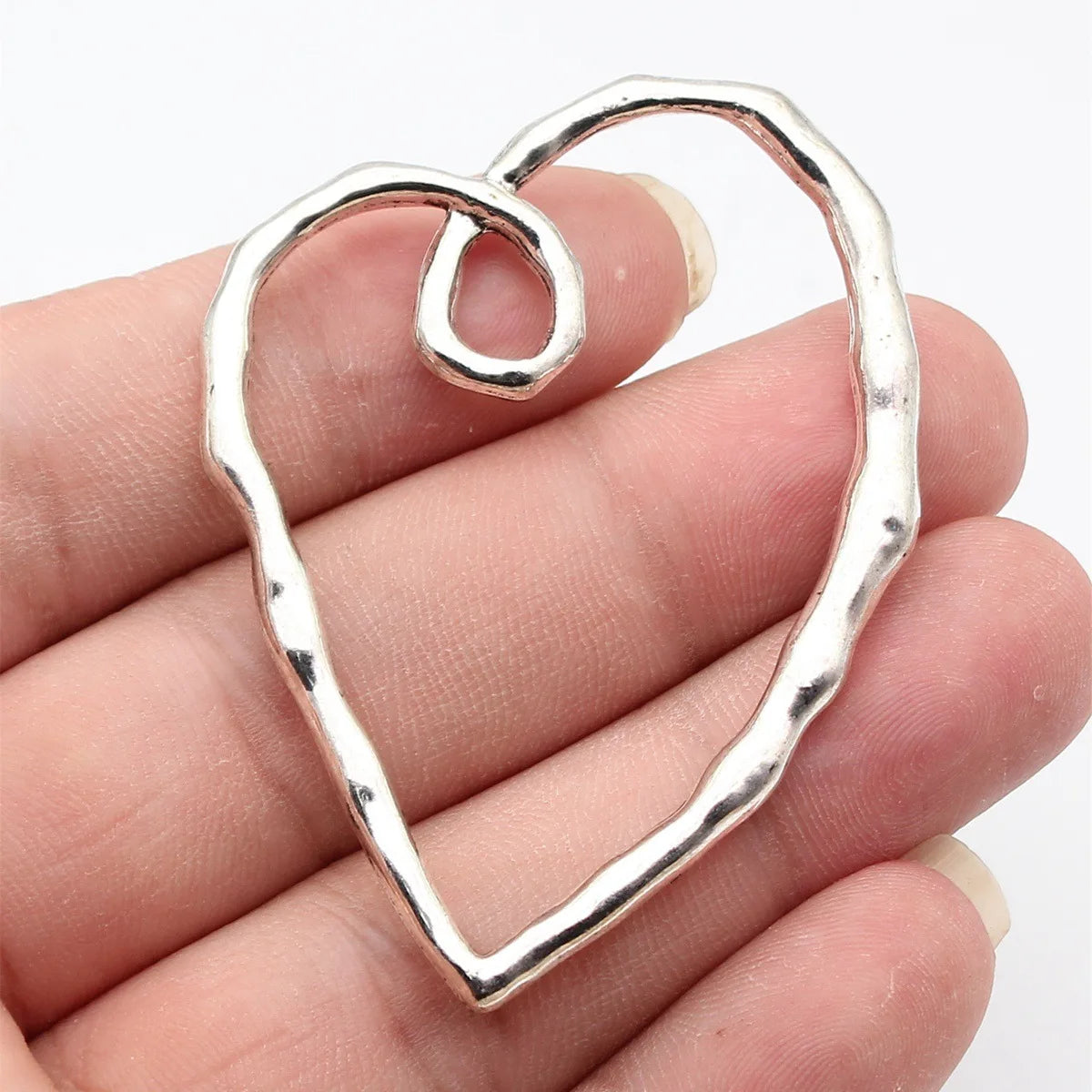 59x46mm 11.1g Antique Silver Zinc Alloy Hollow Hammered Heart Charm Pendant for DIY Necklace