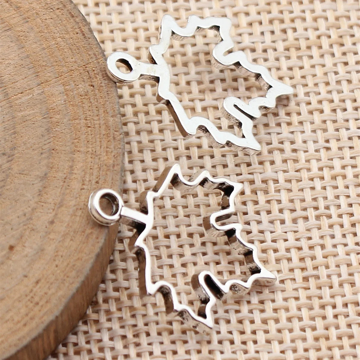24x19mm 0.85g Antique Silver Zinc Alloy Hollow Leaf Charm Pendant for DIY Necklace Earring Making