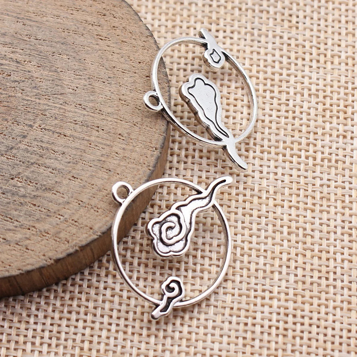 28x25mm 1.6g Antique Silver Zinc Alloy Chinese Auspicious Cloud Charm Pendant for Necklace Making