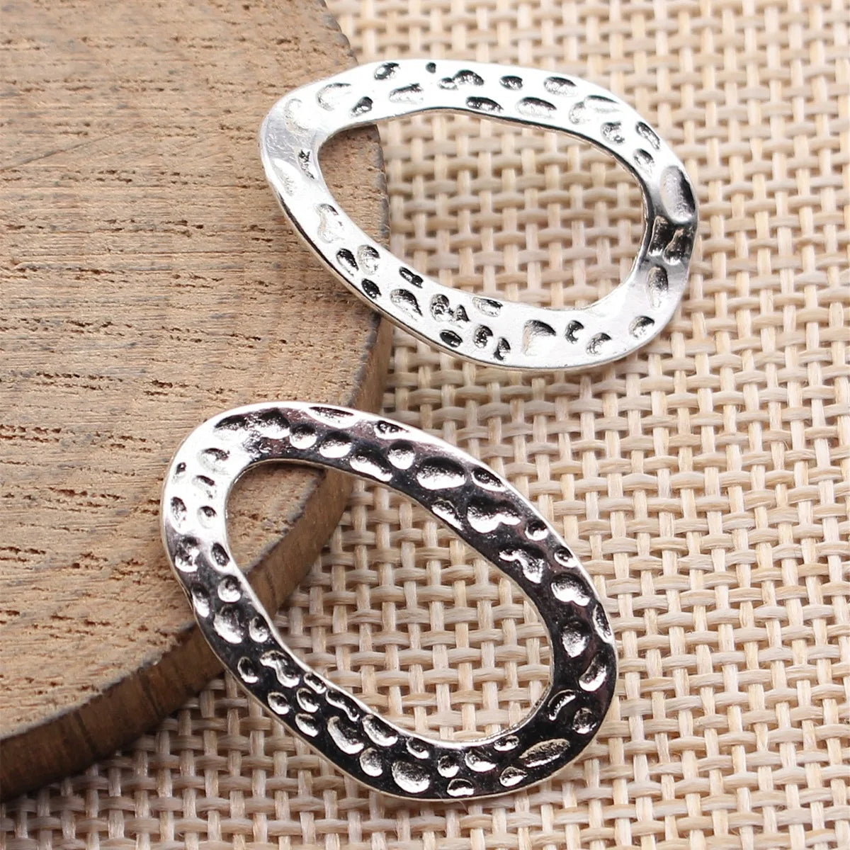28x18mm 1.5g Multicolor Zinc Alloy Hammered Irregular Oval Ring Charm Pendant for DIY Jewelry Making