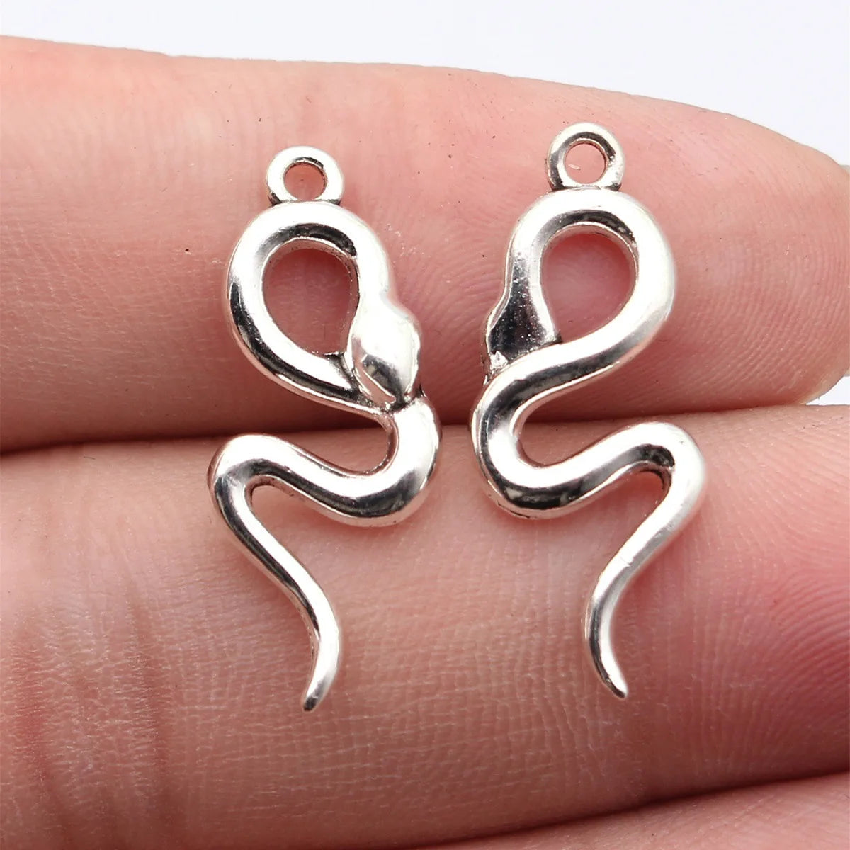 28x11mm 1.6g Antique Silver Zinc Alloy Smooth Snake Charm Pendant for DIY Necklace Jewelry Making