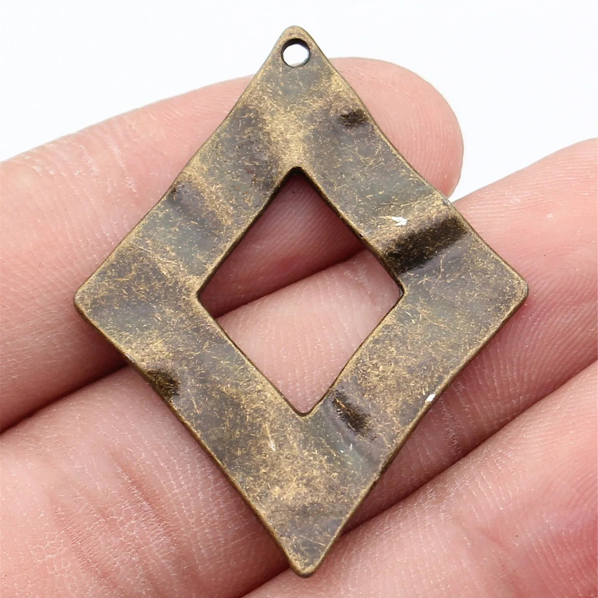 43x34mm 4.5g Antique Bronze Zinc Alloy Openwork Hammered Diamond Hollow Charm Pendant for DIY Necklace