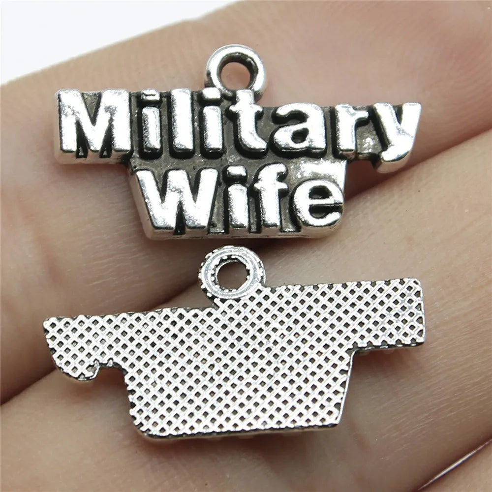 24x13mm 1.8g Multicolor Zinc Alloy Military Wife Word Plate Charm Pendant for DIY Jewelry Making