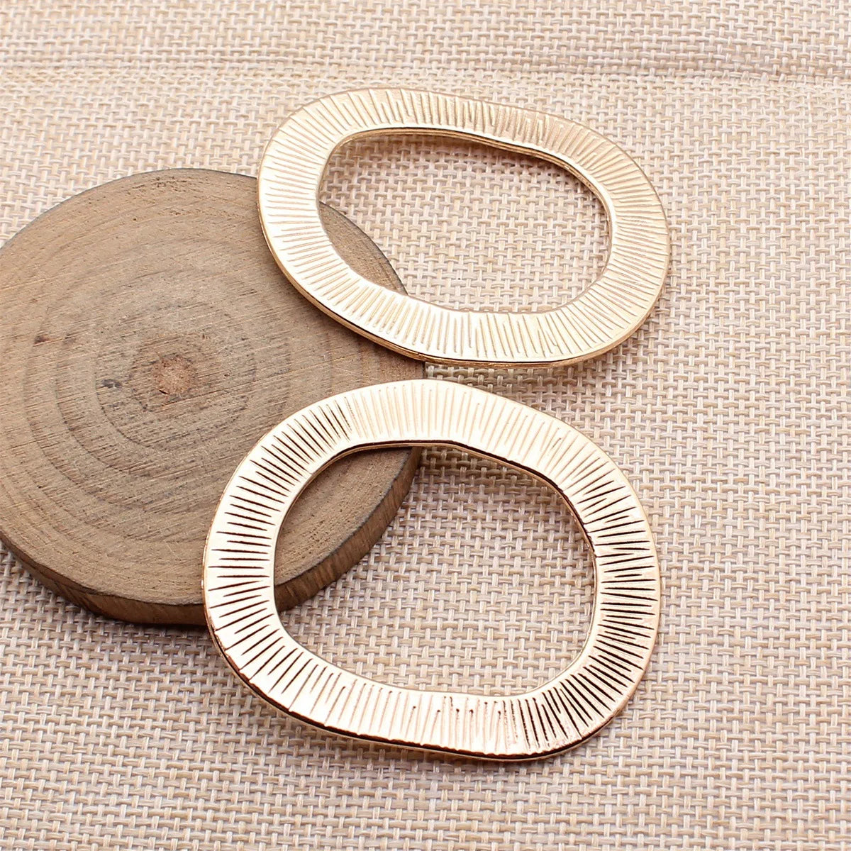 57x48mm 14.1g Multicolor Zinc Alloy Textured Irregular Geometric Oval Ring Charm Pendant for DIY Necklace