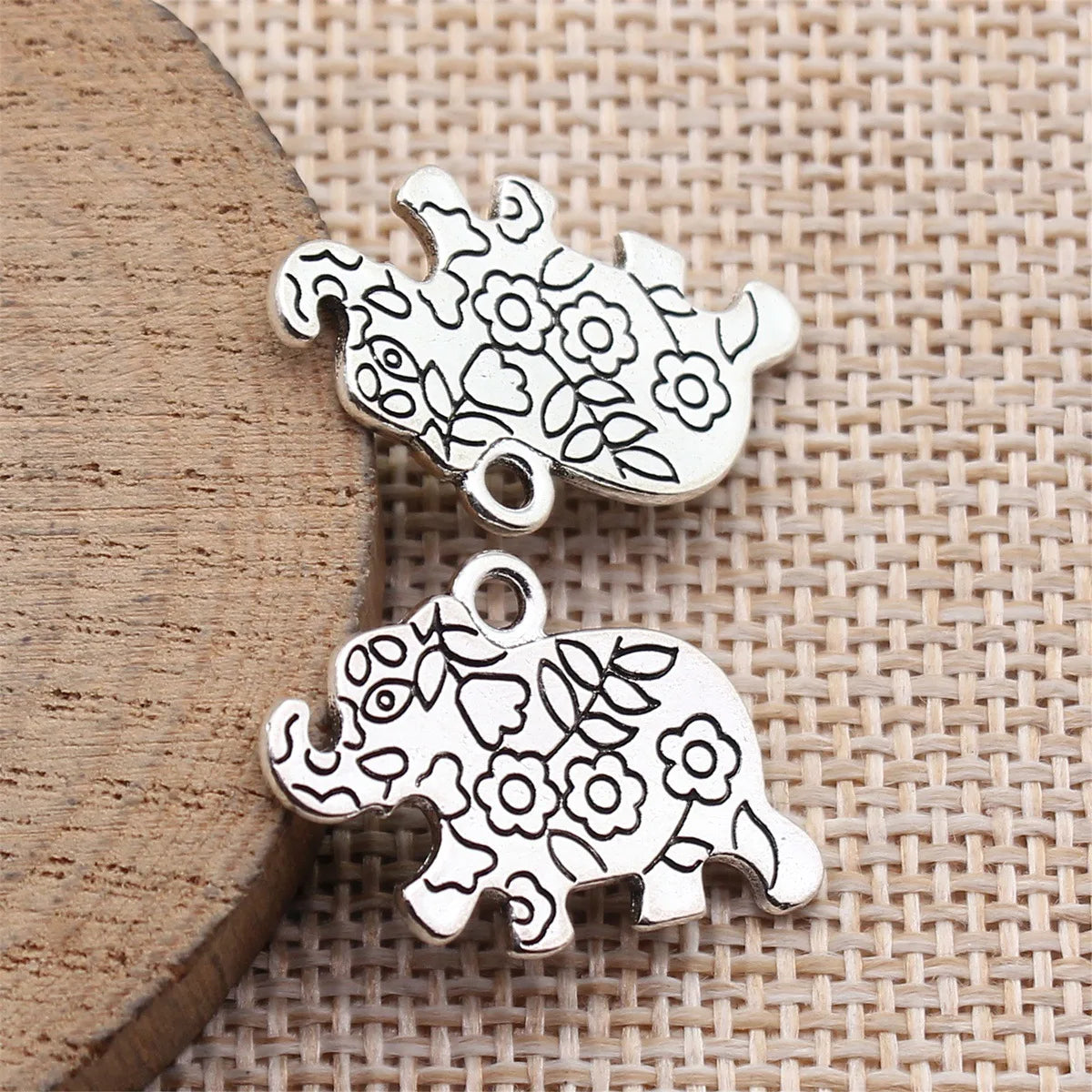 24x17mm 2.1g Multicolor Zinc Alloy Flower Pattern Elephant Double Sided Charm Pendant for DIY Necklace Jewelry Making