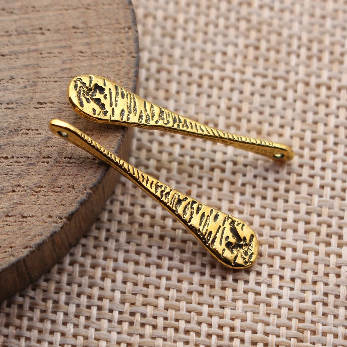 30x6x3.2mm 0.66g Antique Gold Zinc Alloy Hammered Long Teardrop Charm Pendant for DIY Jewelry Making