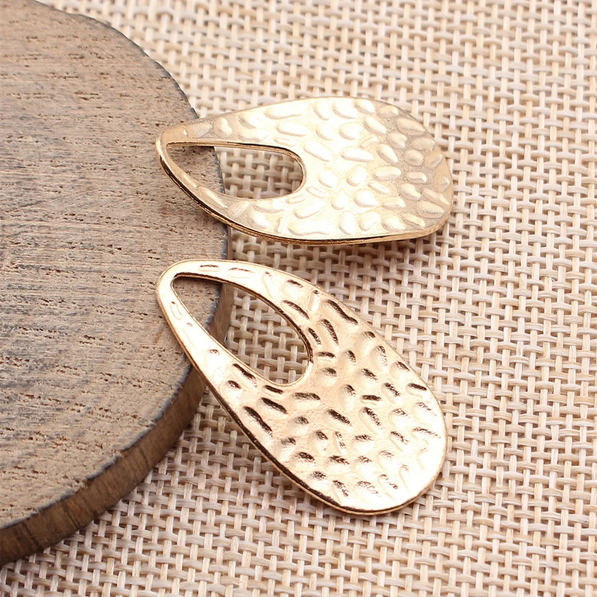 34x18mm 2.6g Multicolor Zinc Alloy Hammered Geometric Teardrop Charm Pendant for DIY Jewelry Making