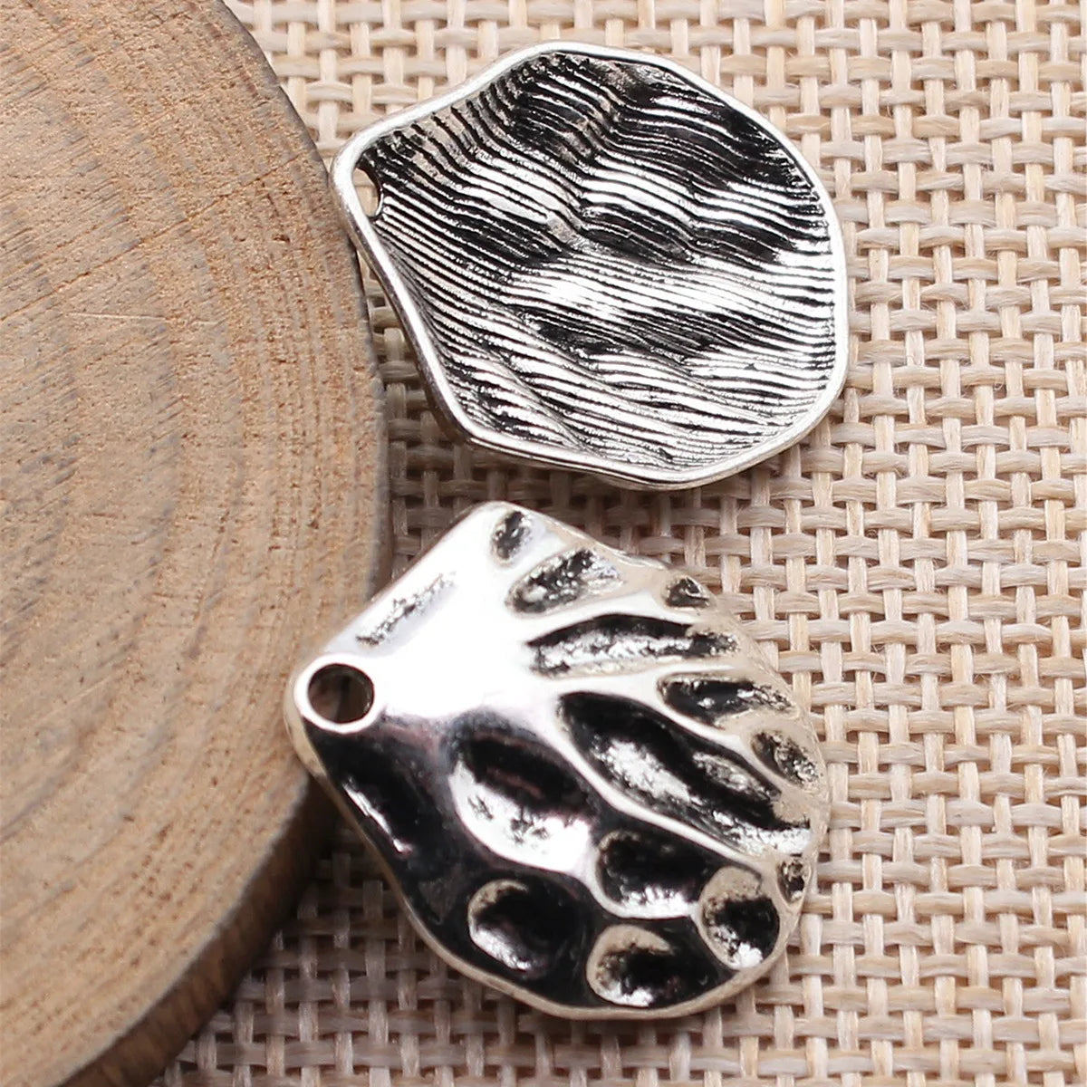 24x19mm 2.1g Antique Silver Zinc Alloy Hammered Shell Charm Pendant for DIY Necklace Making