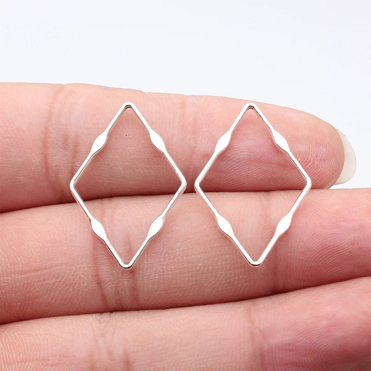 30x20mm 0.57g Multicolor Zinc Alloy Embossed Hollow Diamond geometric charm pendant for DIY jewelry