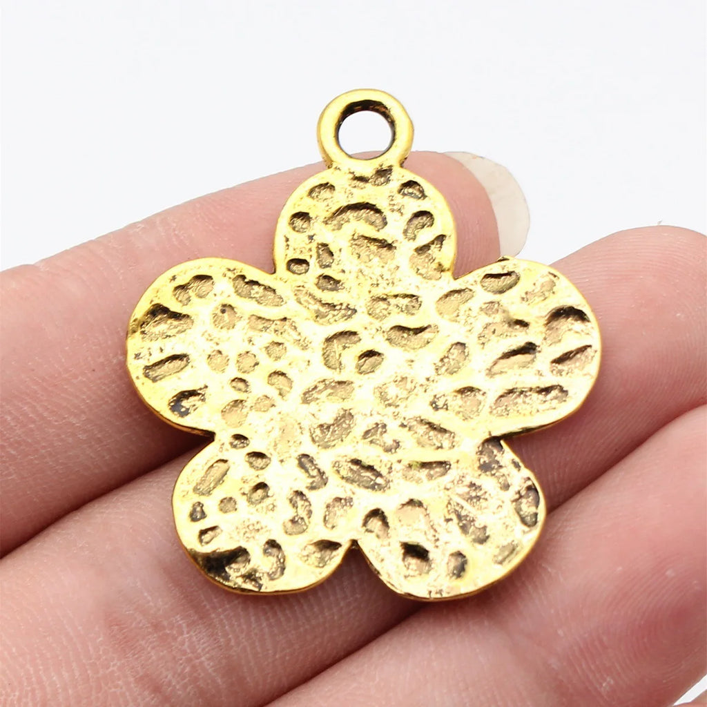 42x37mm 5.4g Antique Gold Zinc Alloy Hammered Flower Charm Pendant for DIY Necklace Making