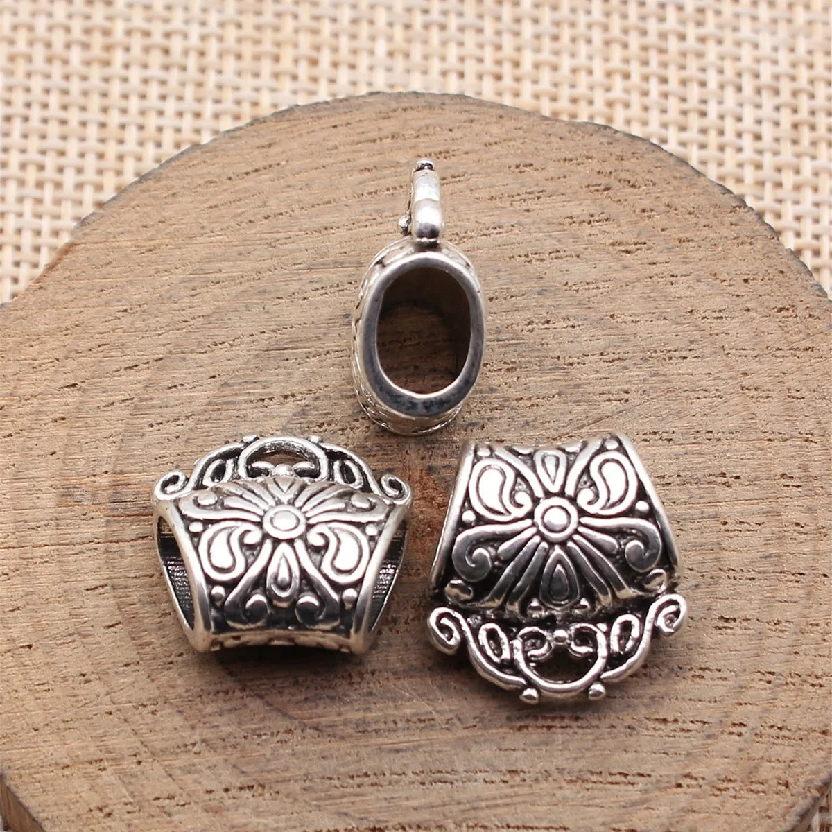 17x17x8.6mm 3.8g Antique Silver Zinc Alloy Carved Floral Scarf Buckle Jewelry Finding for DIY Accessories