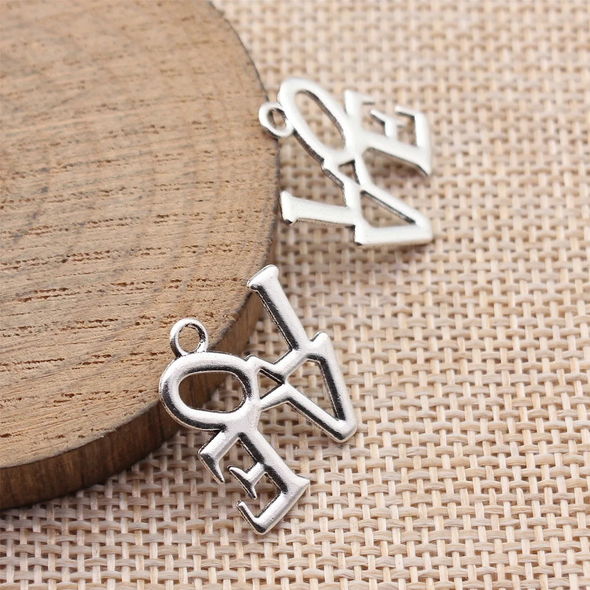 20x18mm 1.1g Antique Silver Zinc Alloy LOVE Letter Charm Pendant for DIY Necklace Jewelry Making