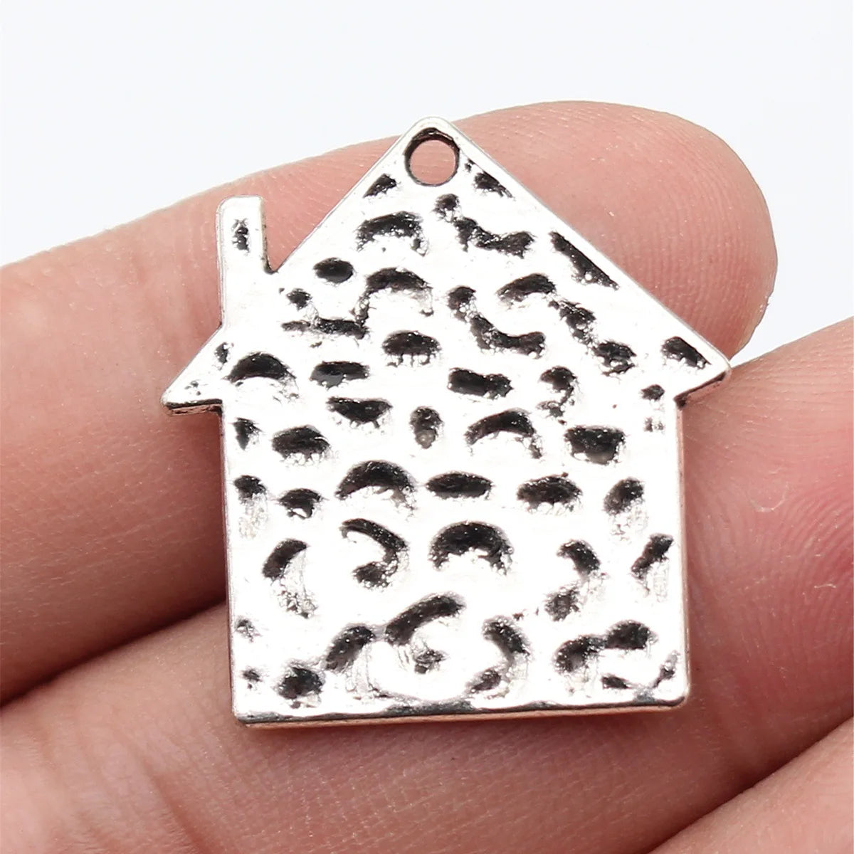 28x26mm 3.7g Antique Silver Zinc Alloy Hammered House Charm Pendant for DIY Necklace Bracelet Making