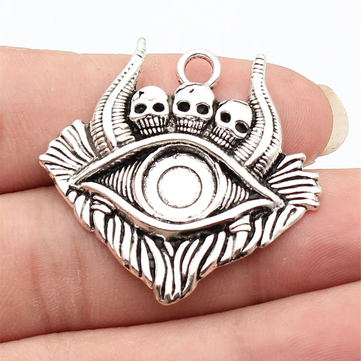 38x37mm 9g Antique Silver Zinc Alloy Skull Eye Charm Pendant for Gothic DIY Jewelry Making