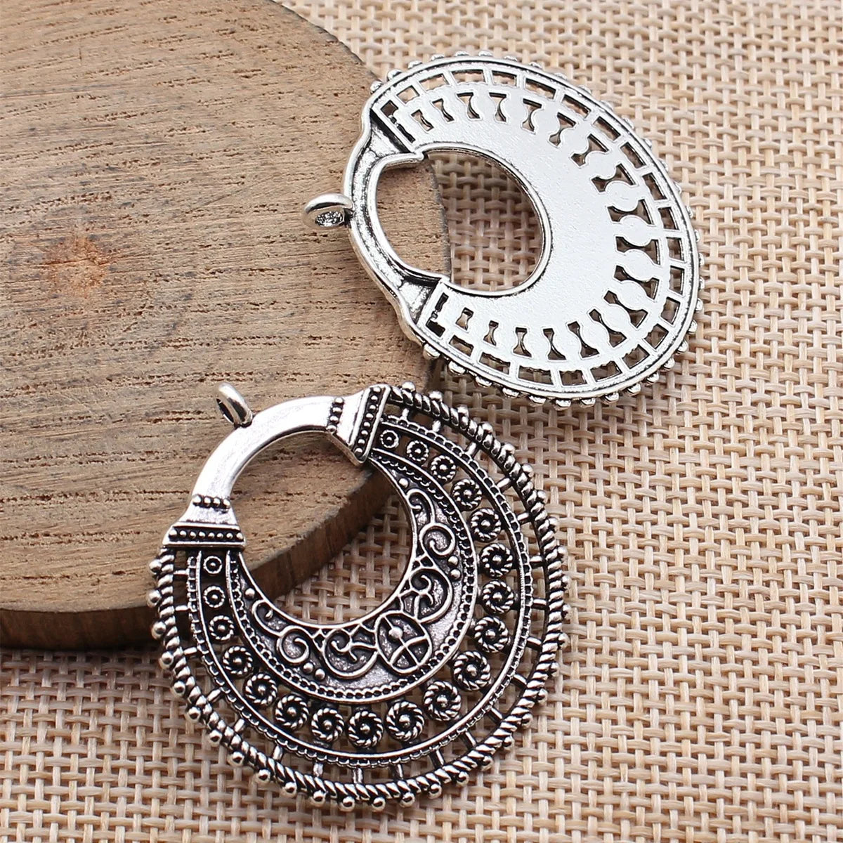 39x37mm 4.2g Antique Silver Tone Zinc Alloy Filigree Half Moon Hollow Charm Pendant for DIY Earrings Necklace