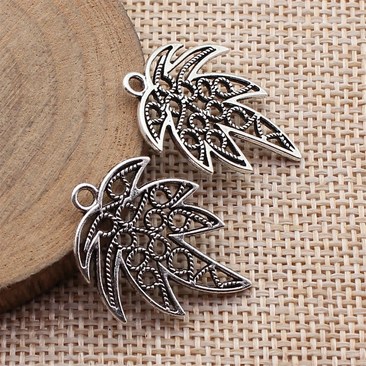 29x22mm 1.8g Antique Silver Zinc Alloy Hollow Leaf Charm Pendant for DIY Bracelet Necklace Making