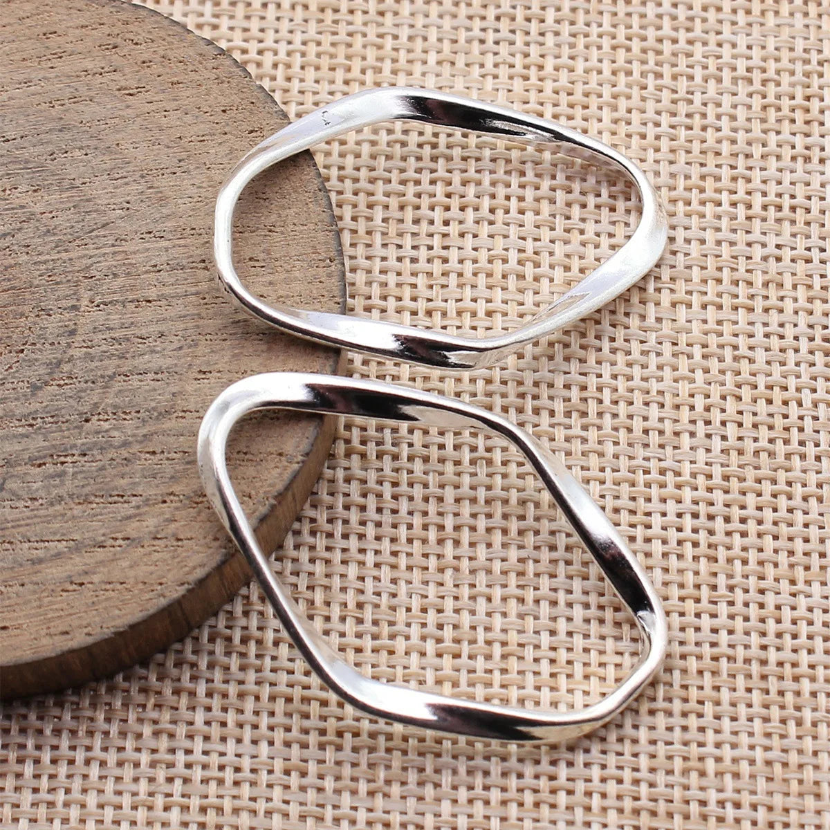 42x28mm 2.9g Multicolor zinc alloy irregular hollow twisted geometric oval ring charm pendant for jewelry making