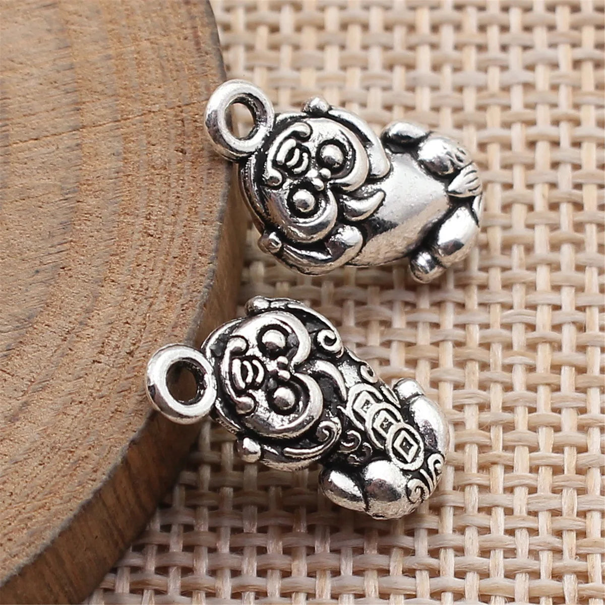 18x10x4.6mm 2.3g Antique Silver Zinc Alloy Pixiu Charm Pendant for DIY Necklace Bracelet Jewelry Making