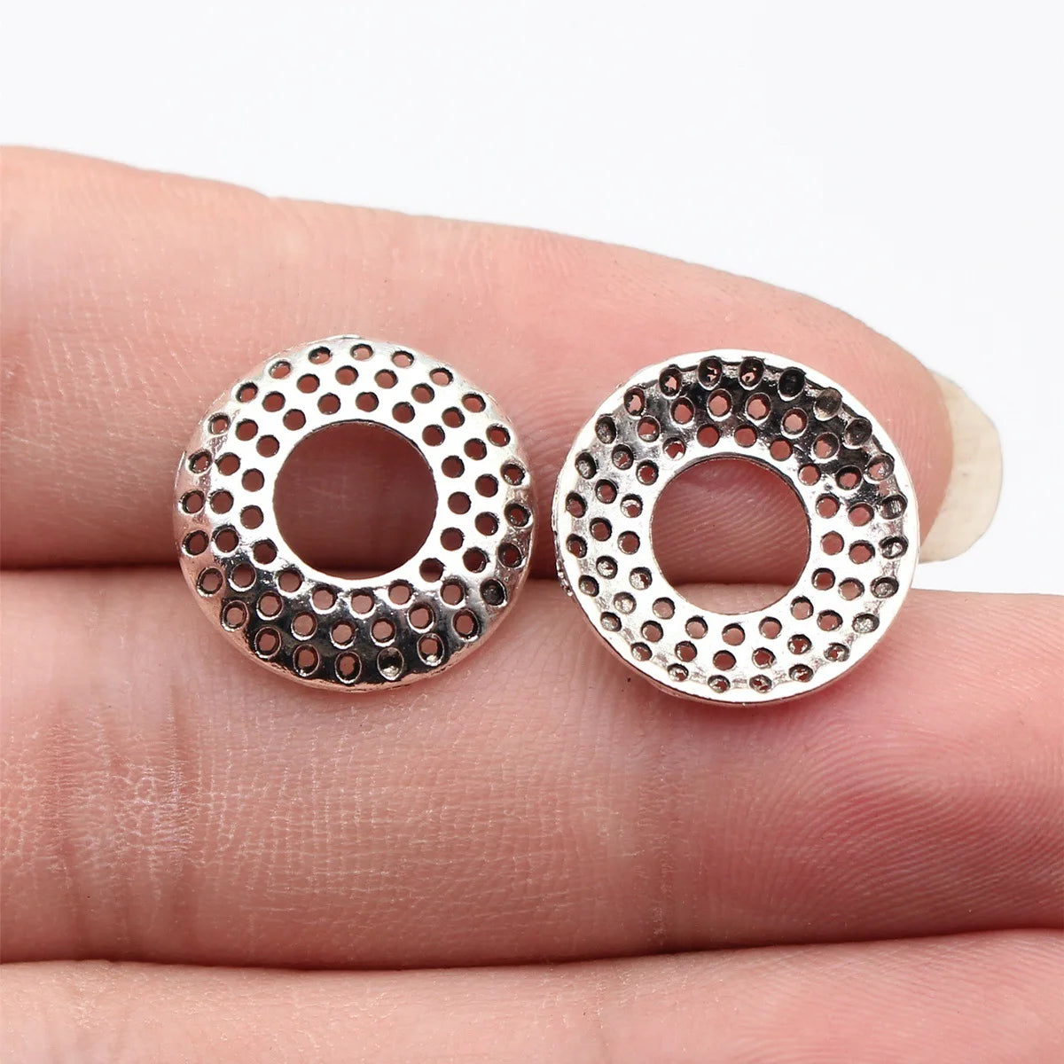 18x18x3.3mm 1g Antique Silver Zinc Alloy Pitted Flower Bead Cap Jewelry Findings for DIY Pendant Making