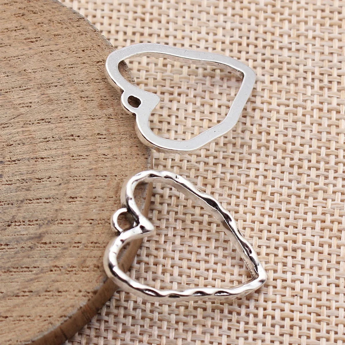 26x20mm 1.5g Multicolor Zinc Alloy Hammered Openwork Heart Hollow Charm Pendant for DIY Necklace Making
