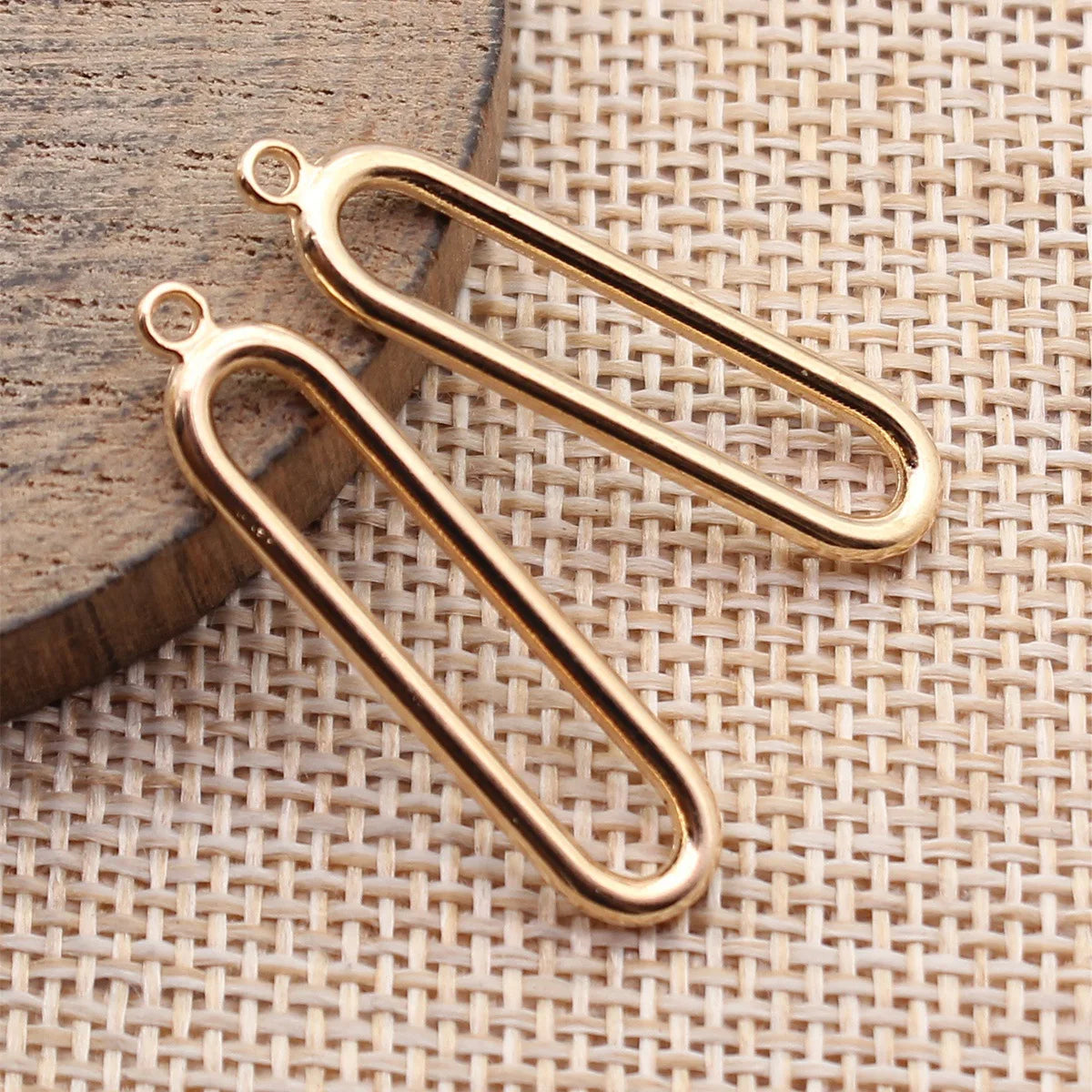 33x7.8mm 1.3g Multicolor Zinc Alloy Hollow Oval Geometric Charm Pendant for DIY Jewelry Making