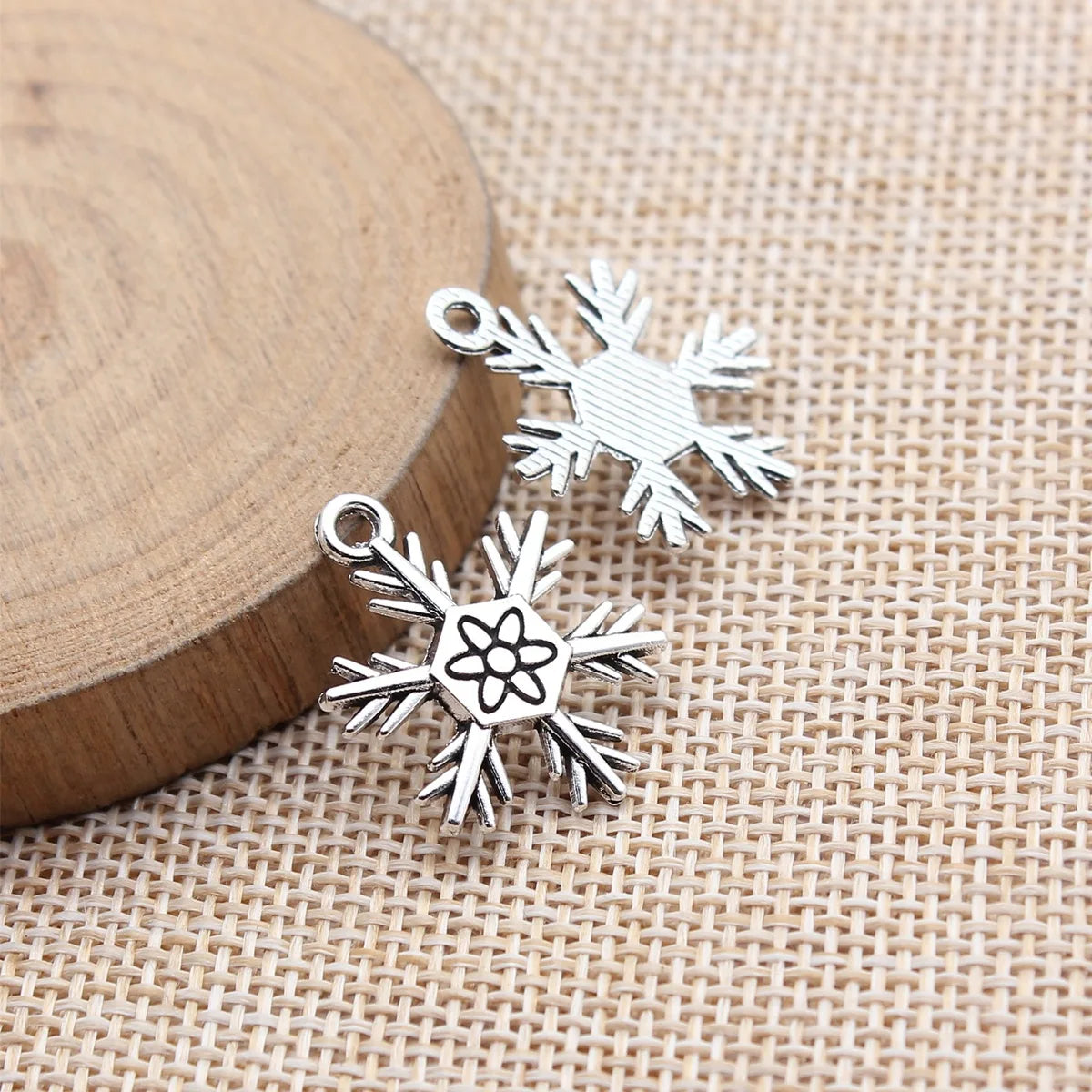 24x18mm 1.25g Antique Silver Zinc Alloy Snowflake Charm Pendant for DIY Winter Jewelry Making