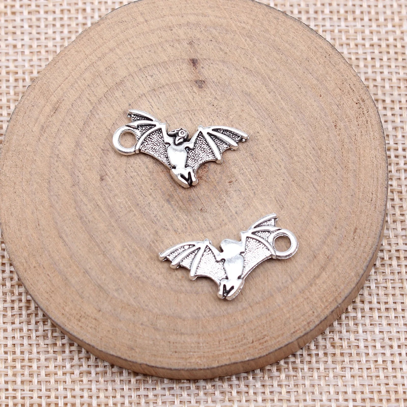 22x12mm 1.3g Antique Silver Zinc Alloy Bat Charm Pendant for DIY Gothic Necklace Earrings Jewelry Making