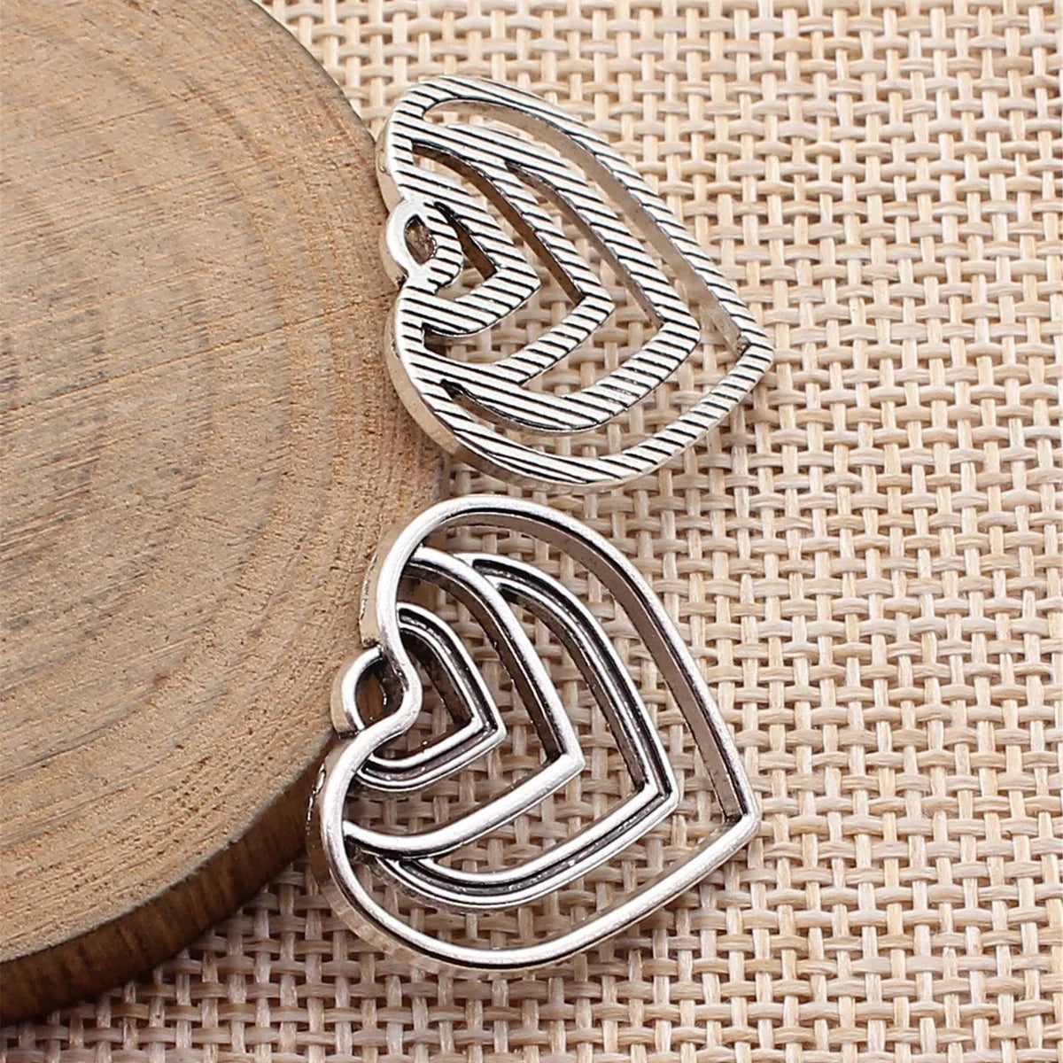 25x24mm 2.5g Antique Silver Zinc Alloy Hollow Heart Charm Pendant for DIY Necklace Bracelet Making