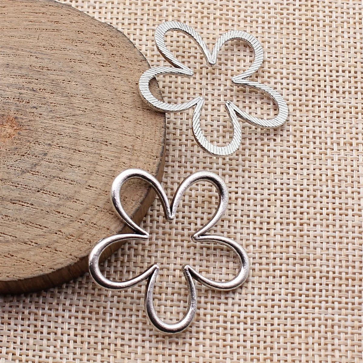 34x33mm 2.3g Multicolor Zinc Alloy Hollow Flower Charm Pendant for DIY Necklace and Bracelet Jewelry Making