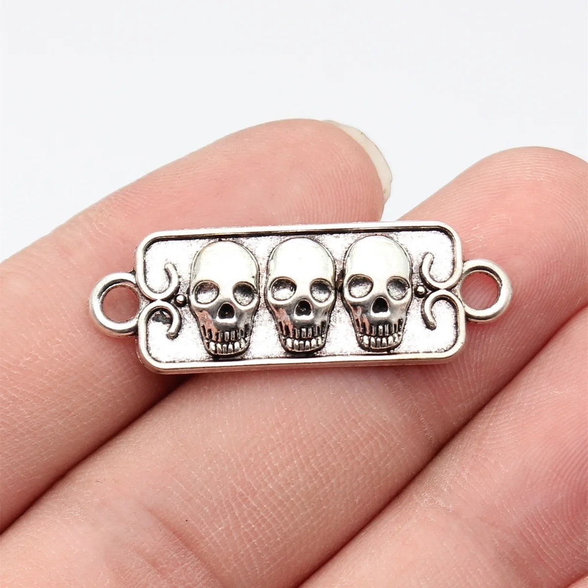 37x13mm 2.5g Antique Silver Zinc Alloy Three Skull Head Connector Charm for DIY Bracelet Necklace Making
