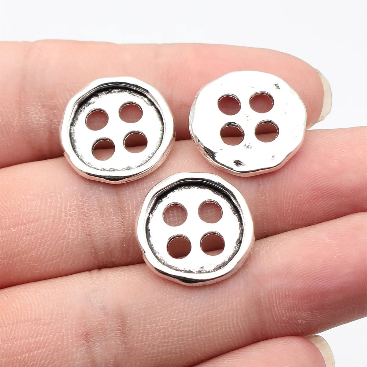 19x19mm 2.5g Antique Silver Zinc Alloy Four Hole Button Charm Pendant for DIY Necklace Bracelet Making
