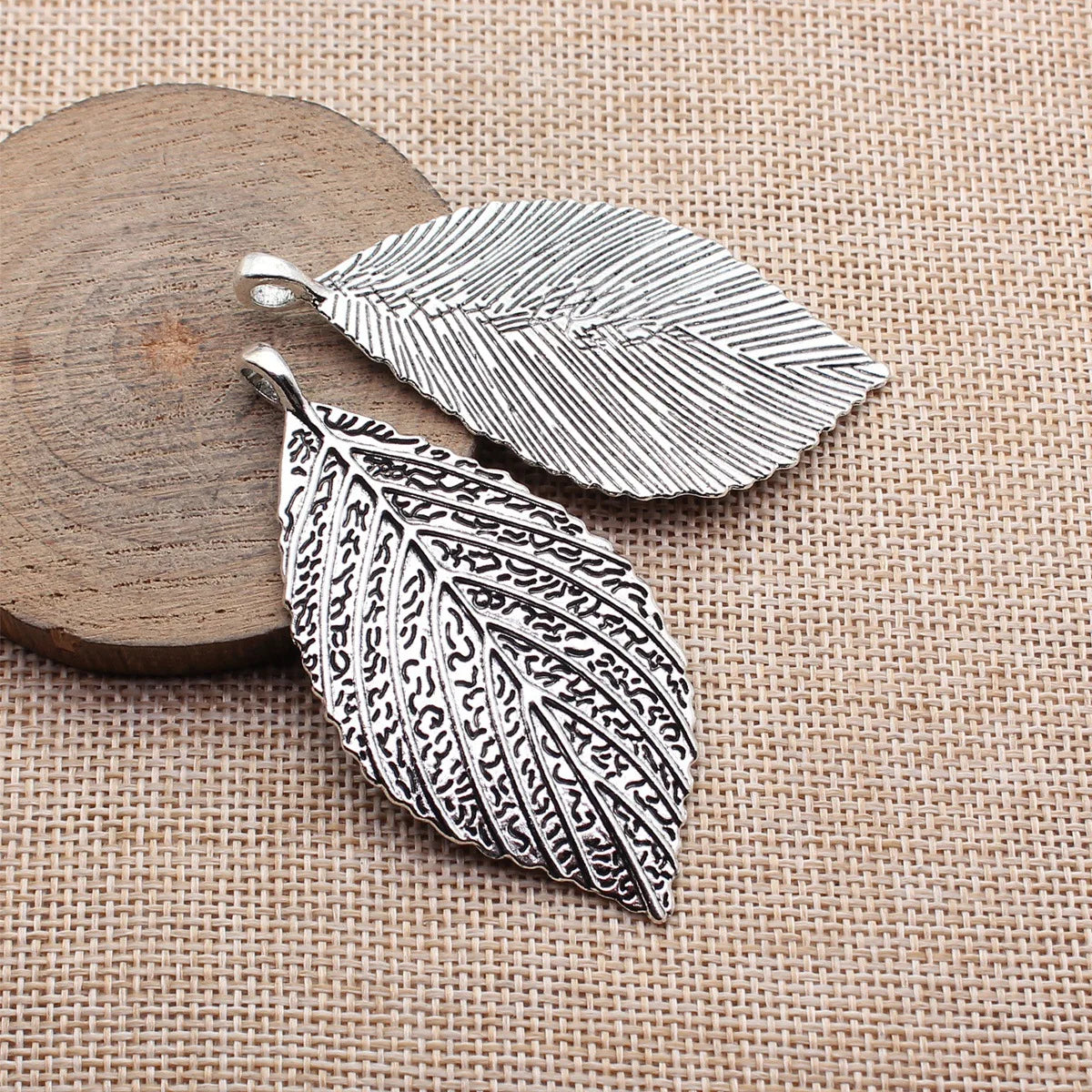 70x35mm 9.2g Antique Silver Zinc Alloy Textured Leaf Charm Pendant for Necklace Jewelry Making