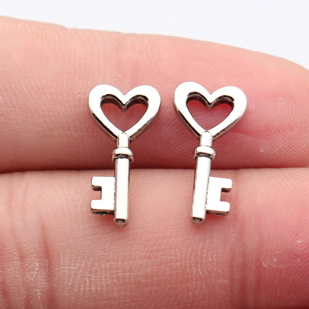 18x9.3mm 0.89g White K Blackened Zinc Alloy Heart Key Charm Pendant for DIY Necklace Bracelet Jewelry