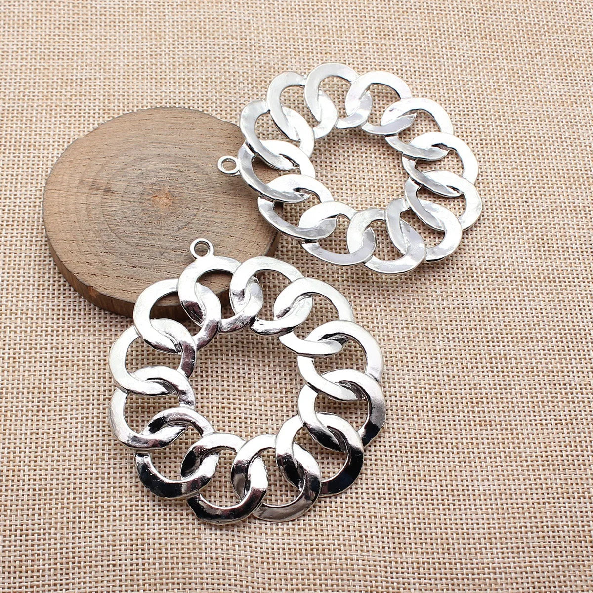 77x71mm 25.4g White K Color Zinc Alloy Hollow Geometric Interlocking Ring Charm Pendant for DIY Necklace