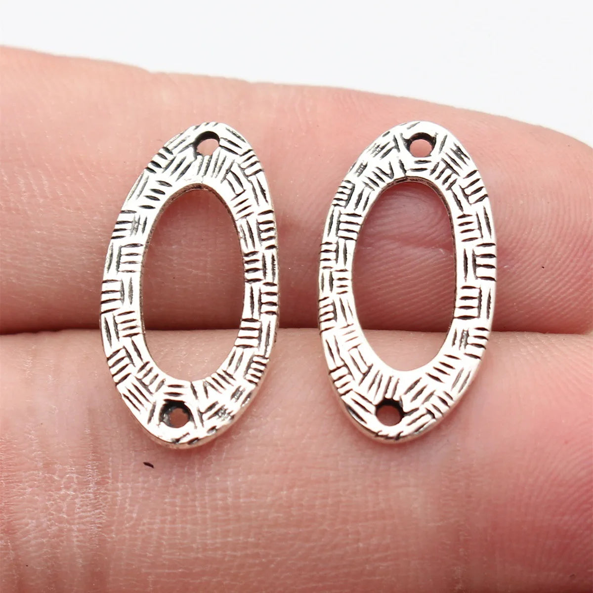 23x12mm 1.1g Antique Silver Tone Zinc Alloy Textured Hollow Oval Round Connector Charm for DIY Earrings